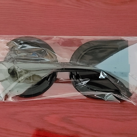 💥 SUNGLASSES 💥 - Picture 3 of 9